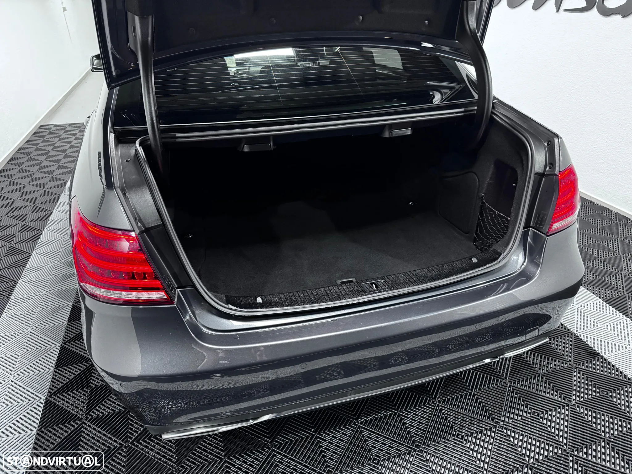 Mercedes-Benz E 300 Bluetec Hybrid Avantgarde - 16