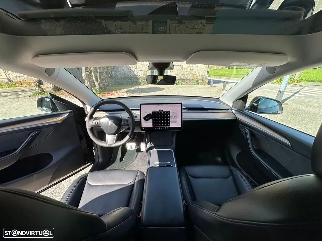 Tesla Model Y - 16