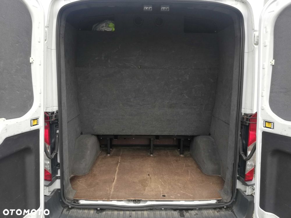 Ford Tourneo Custom - 8