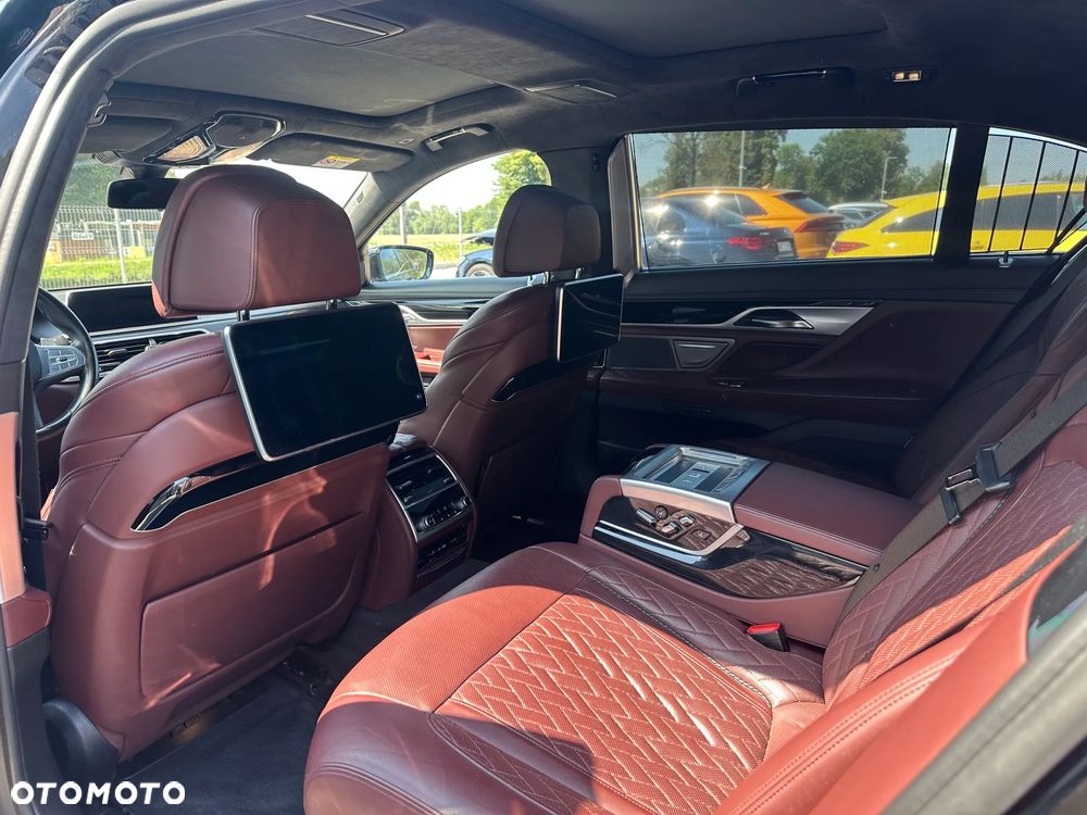 BMW Seria 7 - 11