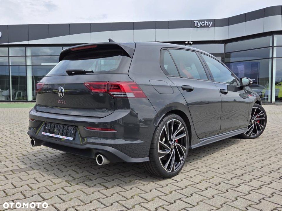 Volkswagen Golf - 5