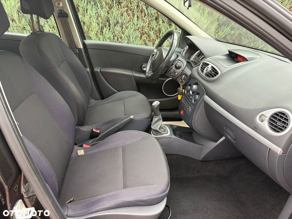 Renault Clio - 30