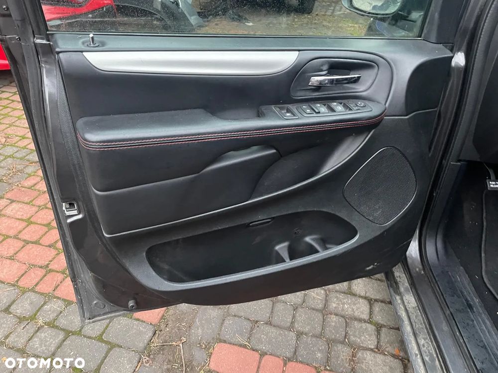 Dodge Grand Caravan - 29