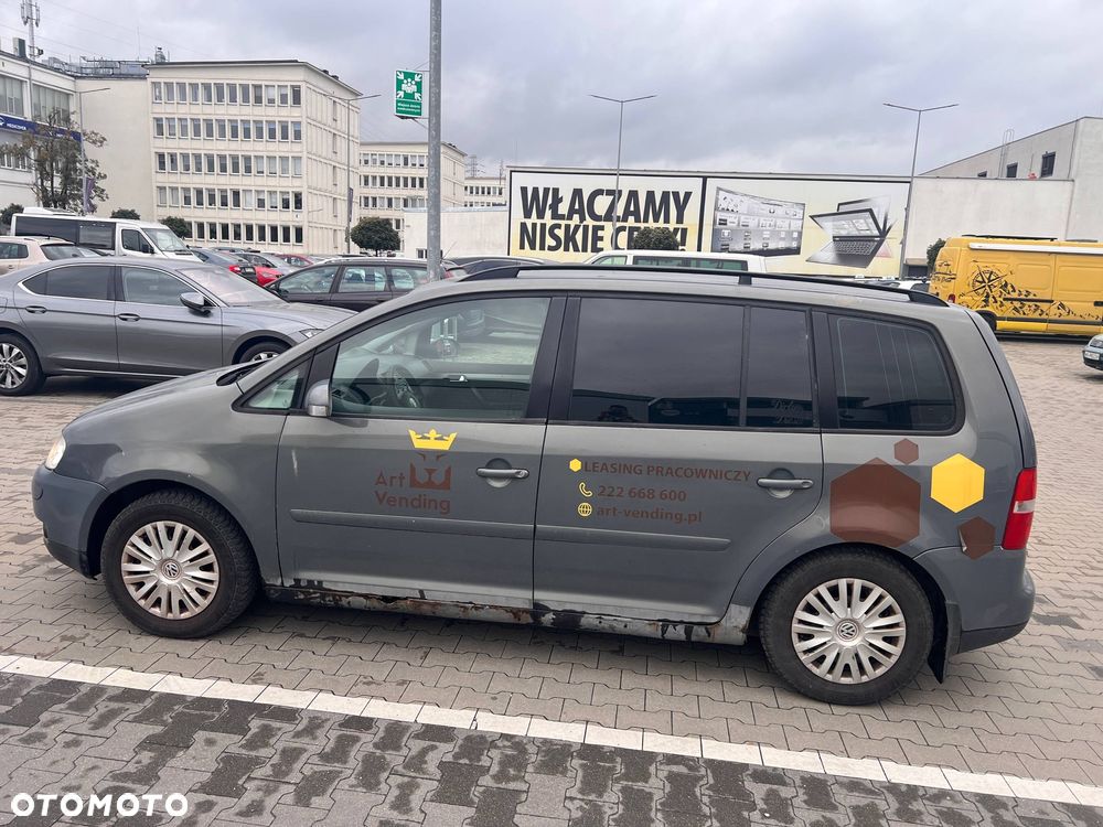 Volkswagen Touran 1.9 TDI Highline - 9