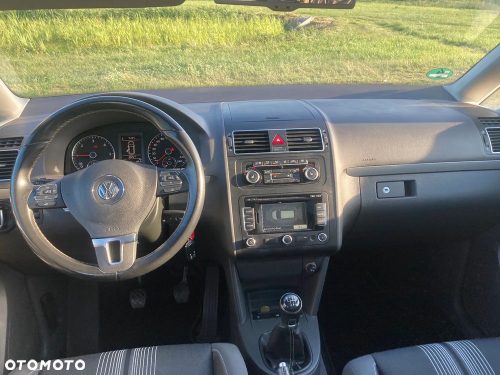 Volkswagen Touran - 10