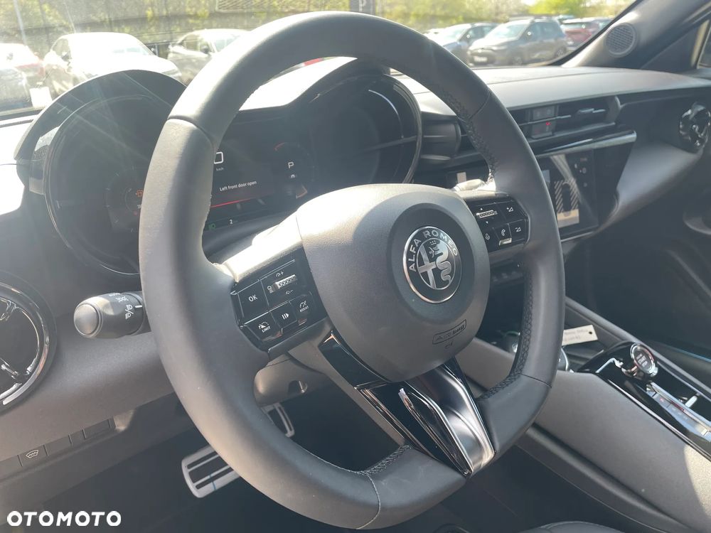 Alfa Romeo Junior 1.2 mHEV Ti eDCT - 9