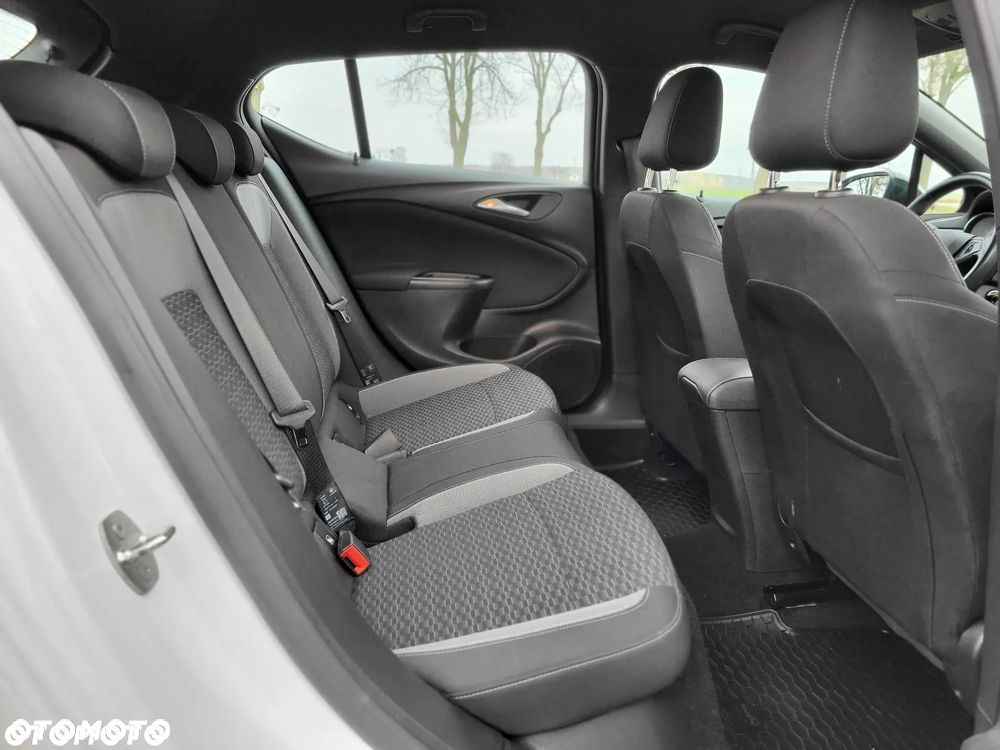 Opel Astra 1.2 T GS Line S&S - 26