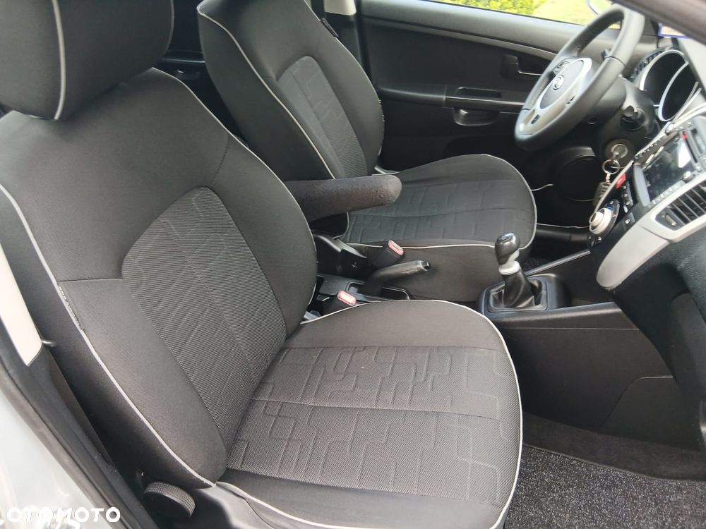 Kia Venga 1.4 CVVT Vision - 29