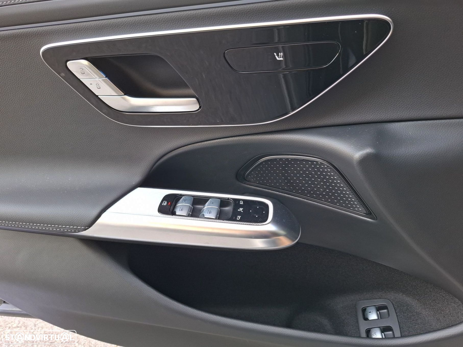 Mercedes-Benz E 300 e AMG Line - 20