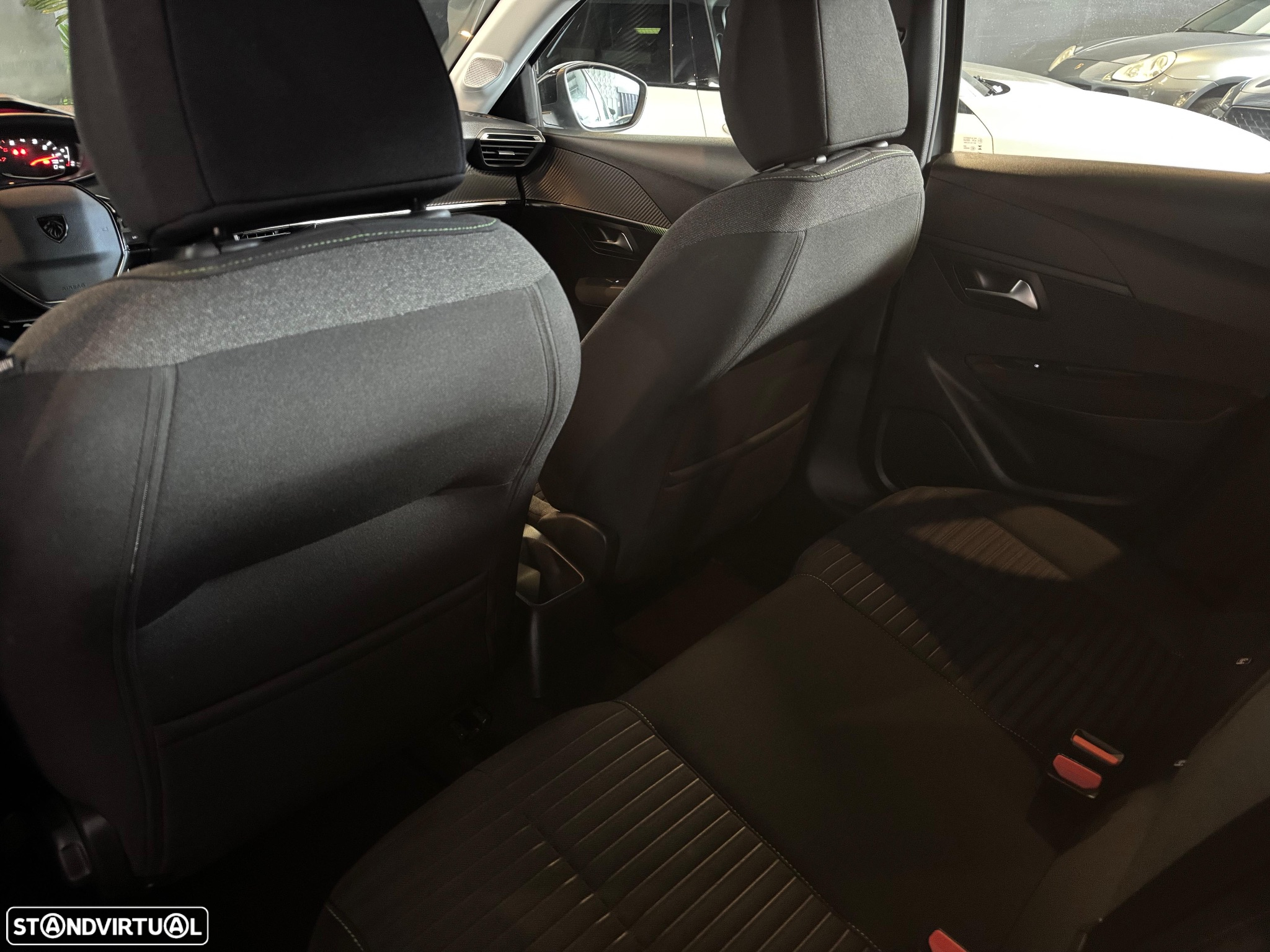 Peugeot 208 1.2 PureTech SE Style - 27