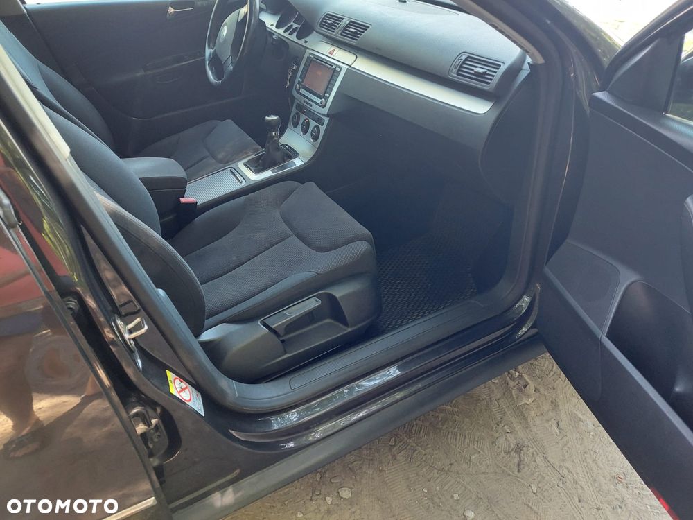 Volkswagen Passat - 16