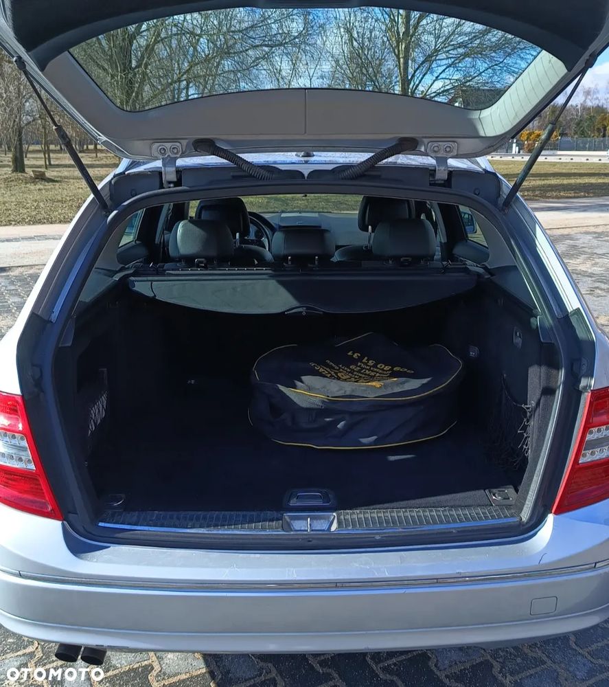 Mercedes-Benz Klasa C 180 K BlueEff Elegance - 9