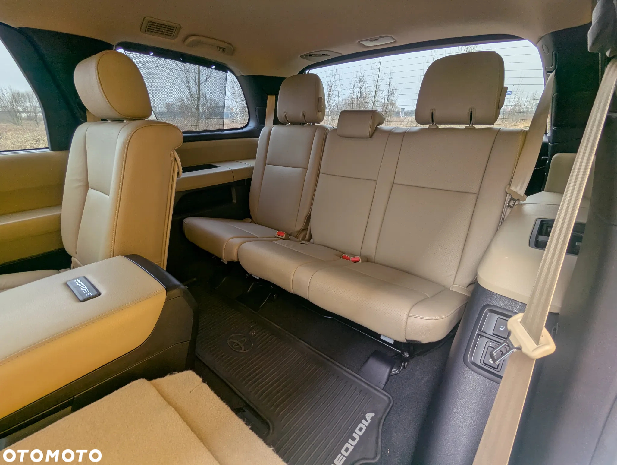 Toyota Sequoia - 13
