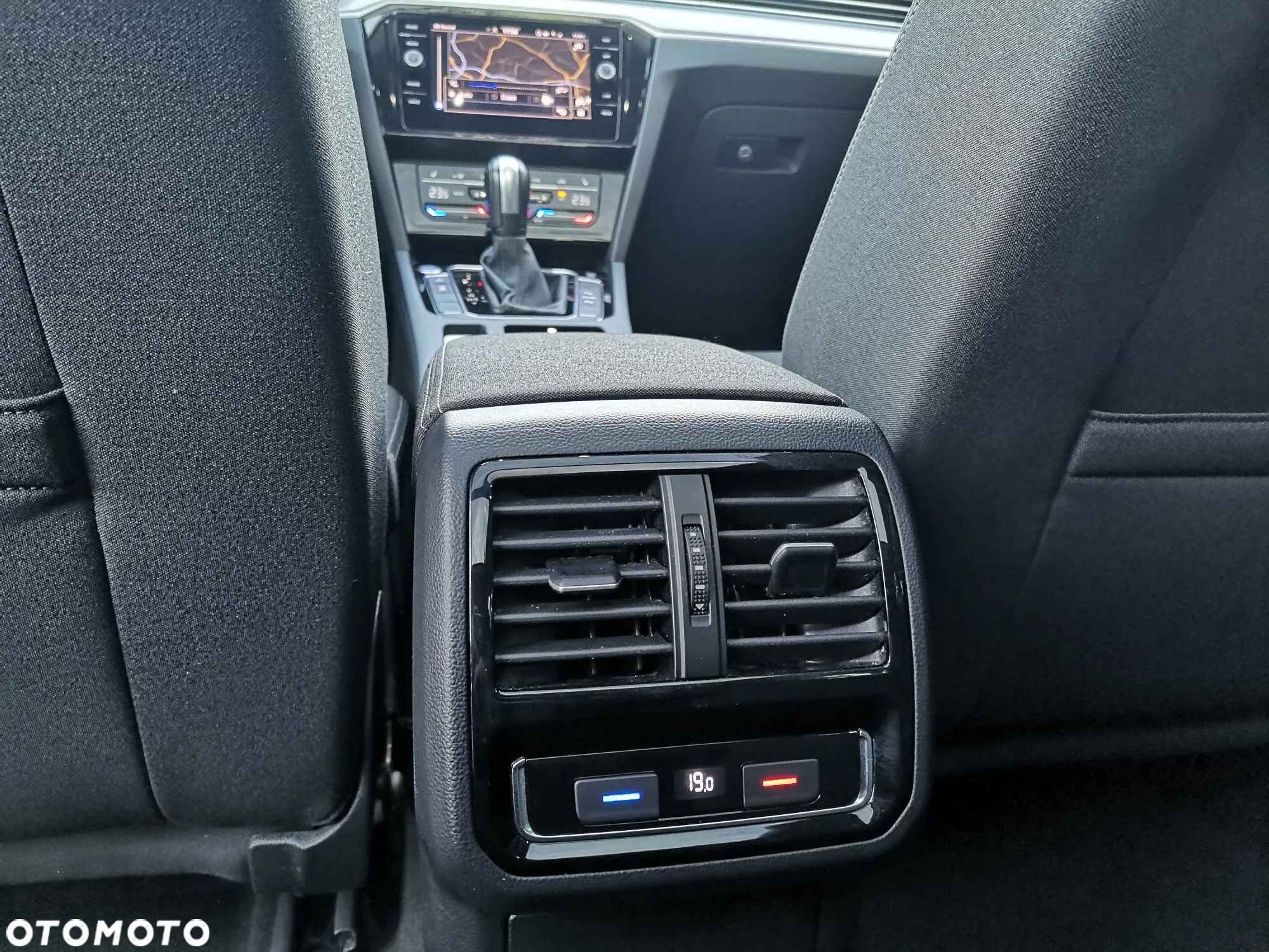 Volkswagen Passat Variant 2.0 TDI SCR DSG Elegance - 7