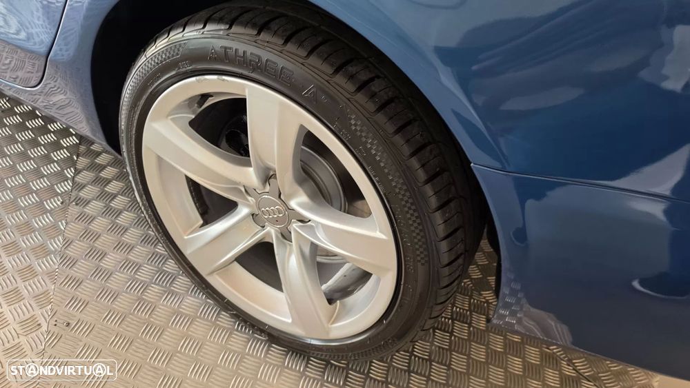 Audi A4 2.0 TDI multitronic - 33