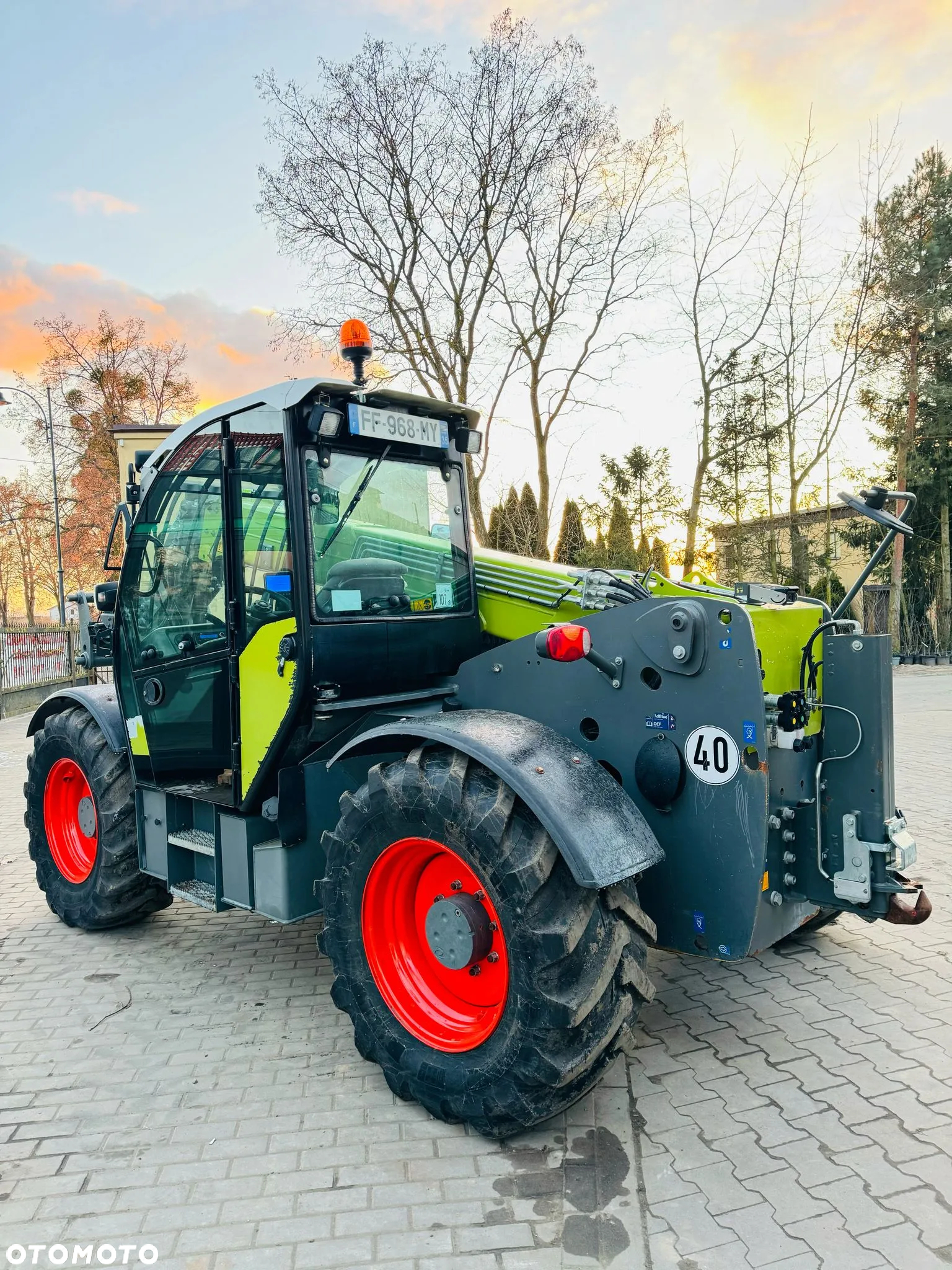 Claas SCORPION 732 - 11