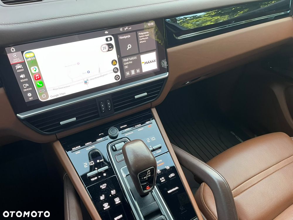 Porsche Cayenne Platinum Edition - 25