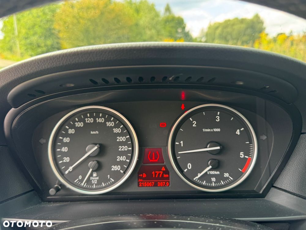 BMW Seria 5 525d xDrive - 16