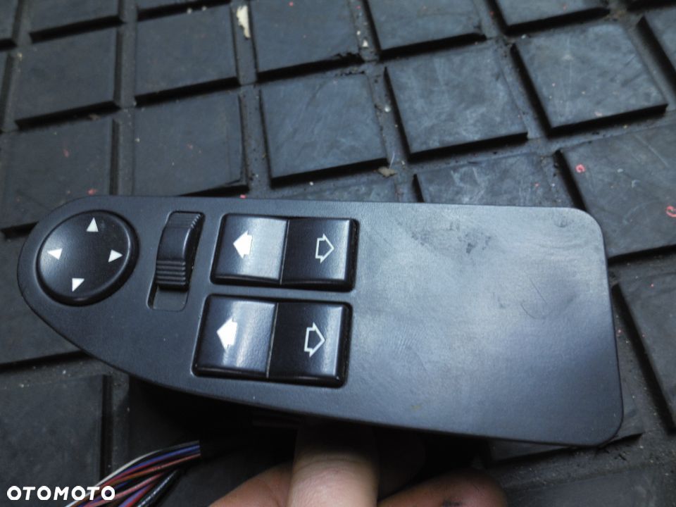 BMW E39 PRZEŁĄCZNIK PANEL SZYB PRZÓD LEWY KIEROWCY 8368967 EUROPA + WTYCZKA INSTALACJA - 1