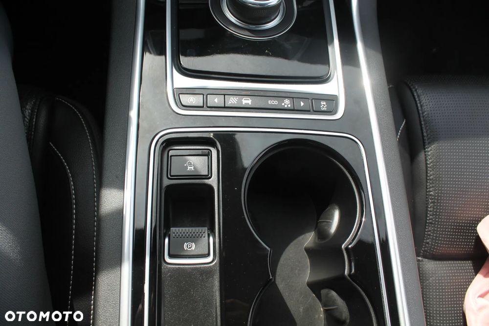 Jaguar XE 20d R-Sport - 26