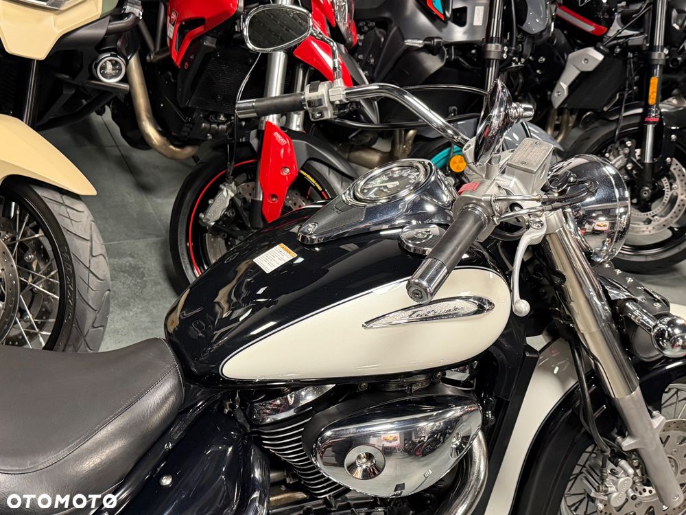 Suzuki VL 800 Volusia - 12