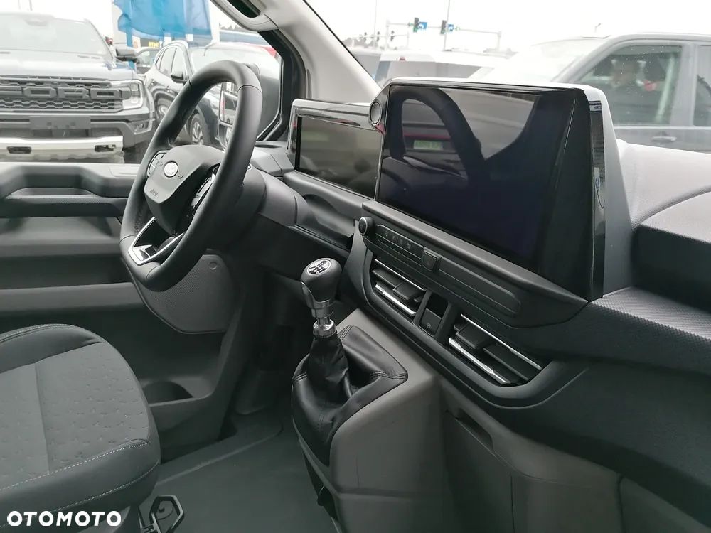 Ford CUSTOM VAN LIMITED - 17