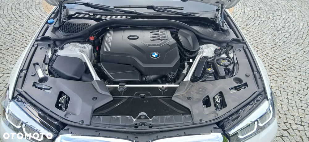 BMW Seria 5 530i GPF Luxury Line sport - 17