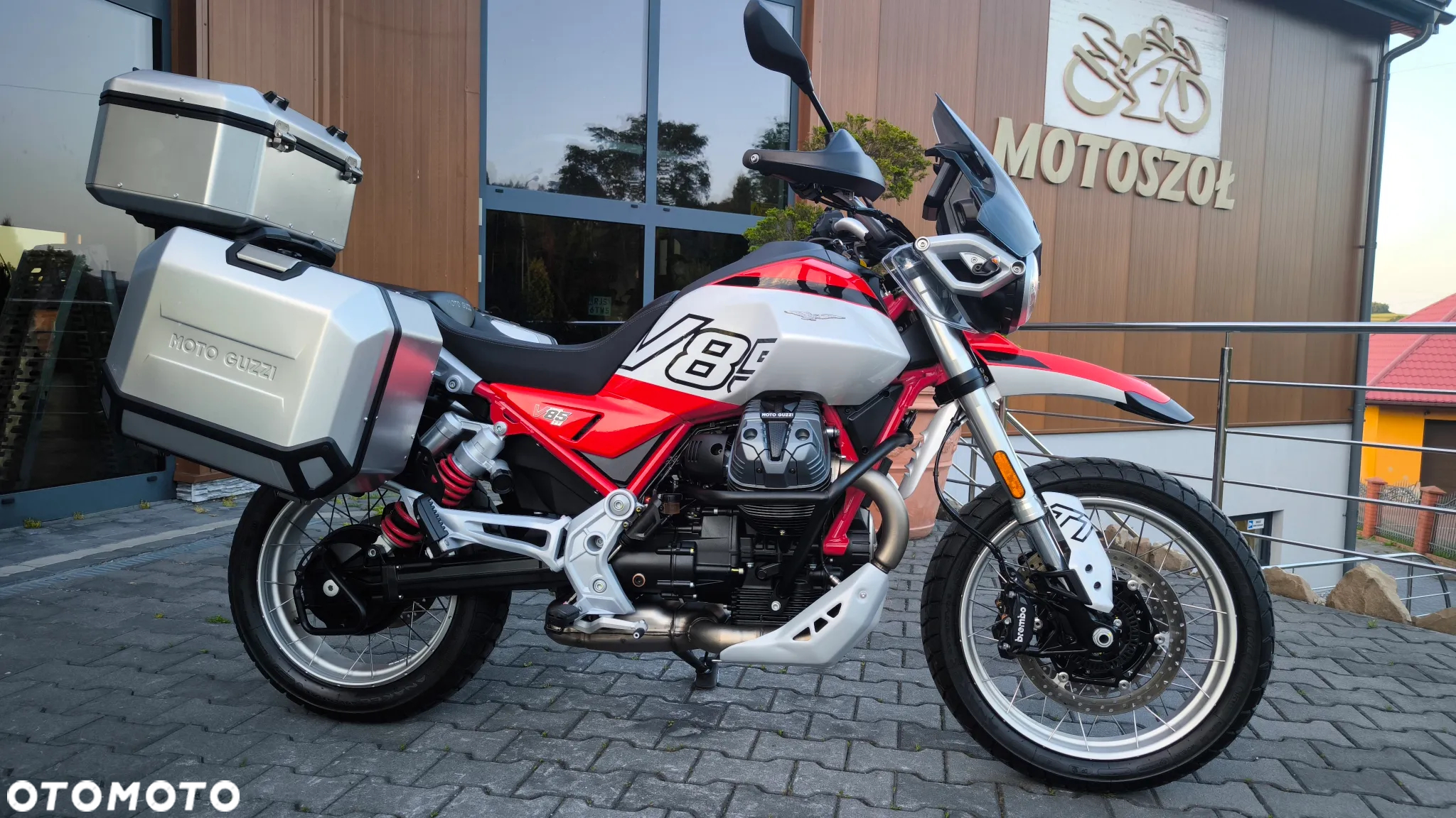 Moto Guzzi V85 - 4