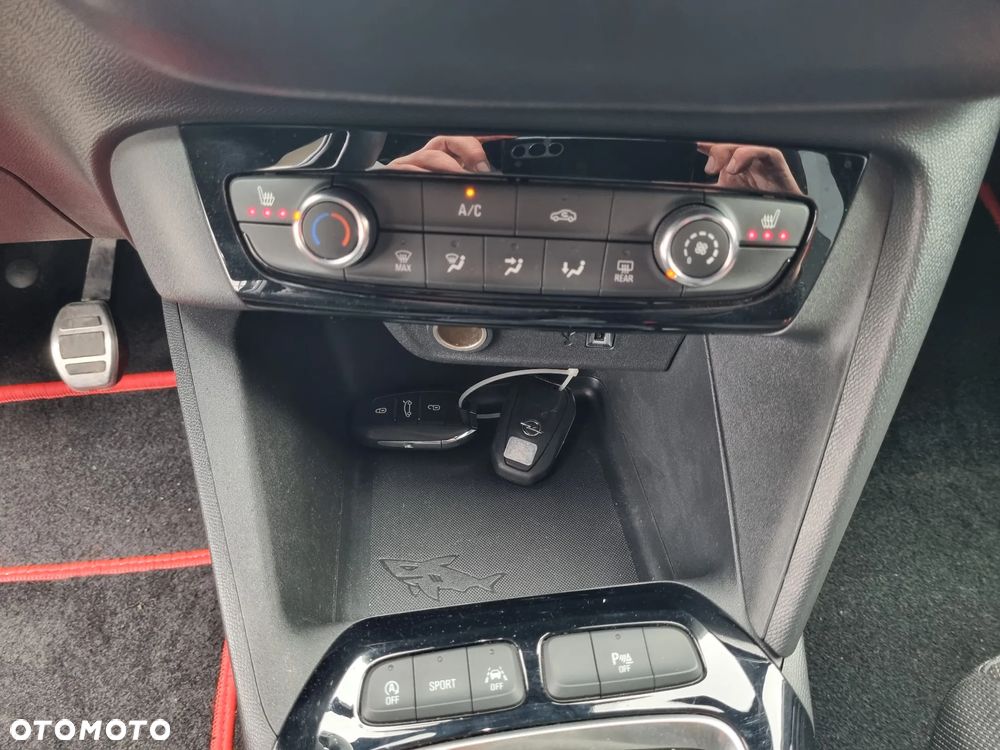 Opel Corsa 1.2 Direct Injection Turbo GS - 27