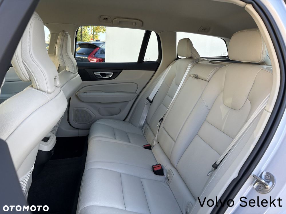 Volvo V60 Cross Country - 20
