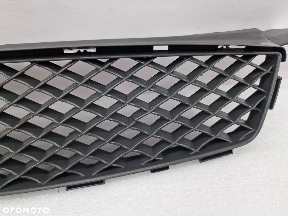 FORD FOCUS MK2 04- ATRAPA / GRILL PRZEDNI PRZÓD , NR 4M51-8138-AE / 4M51-8200AJ / 4M51-8200BJ , NR AUKCJI GL270 - 10