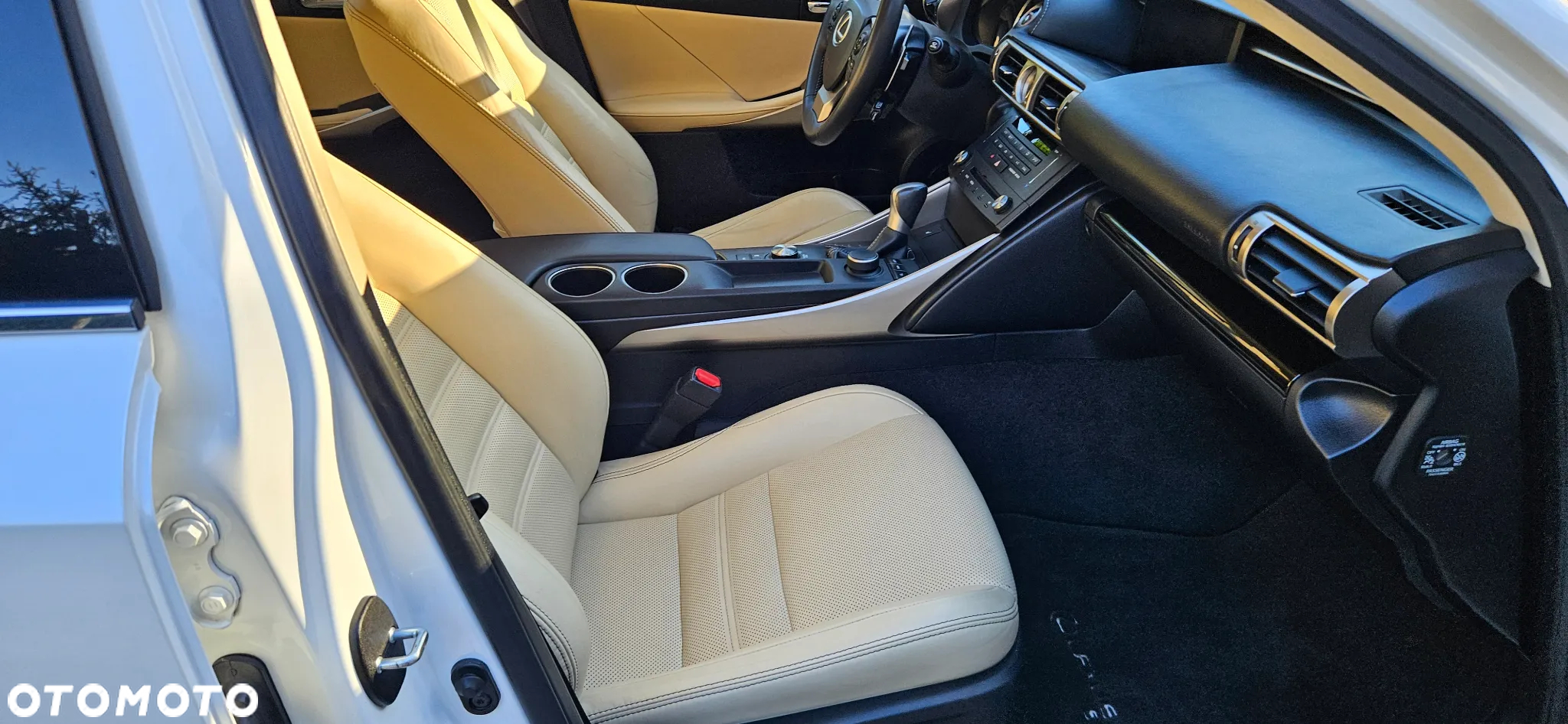 Lexus IS ver-300h-elegance - 15