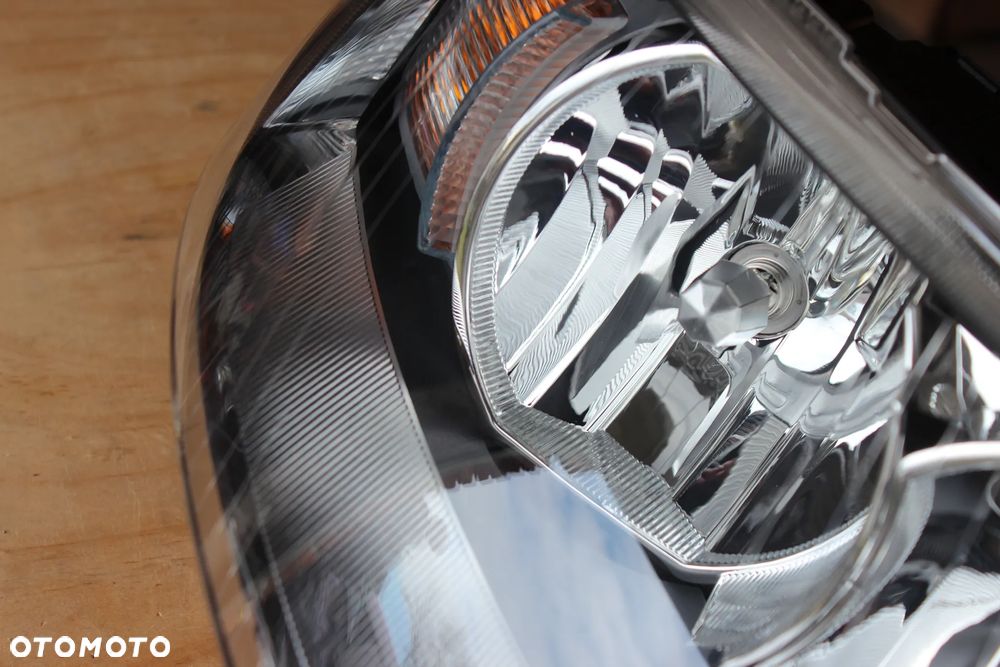 LAMPA PRZEDNIA PRAWA AUDI A6 C6 1EE008880-02 4F0941004 2007 EU - 7