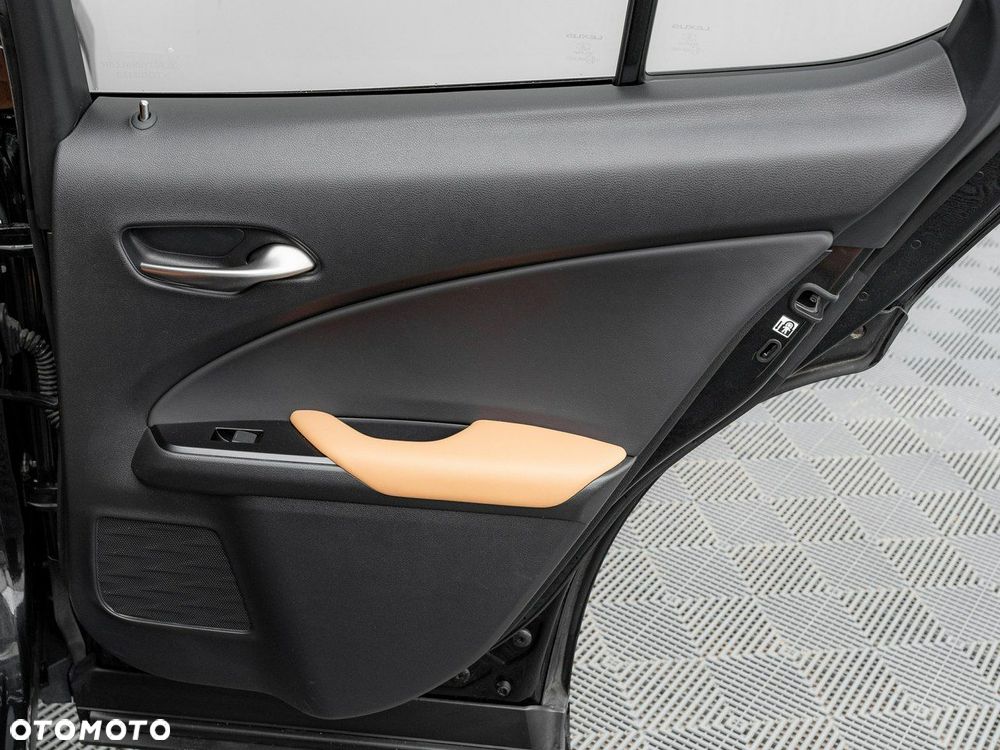 Lexus UX - 29