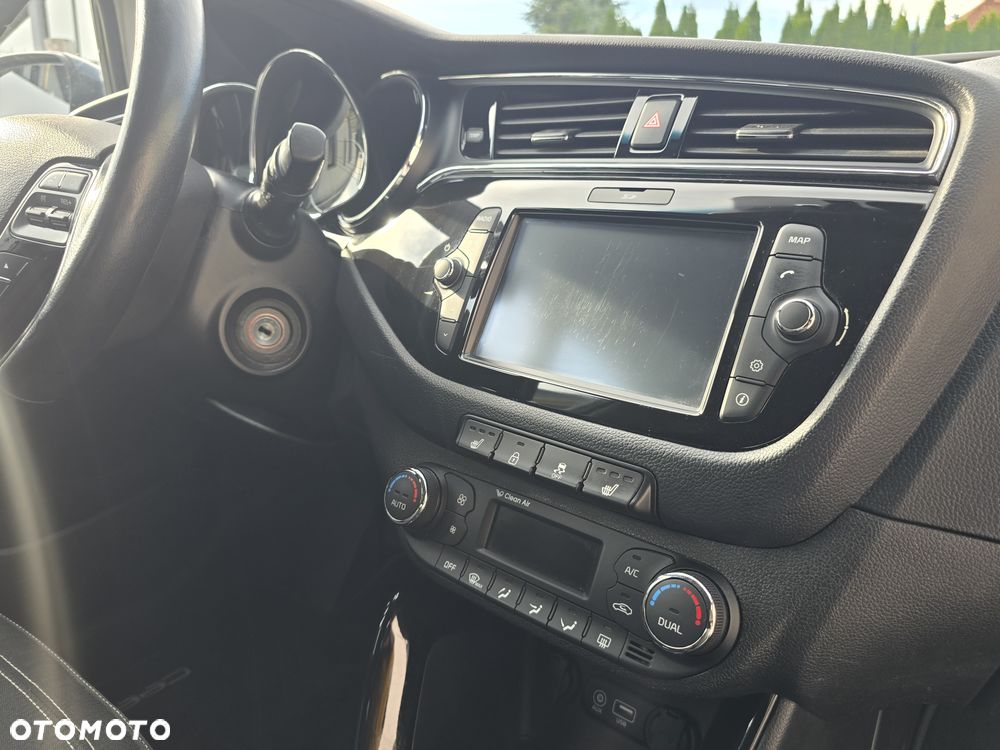 Kia Ceed 1.6 GDI Dream Team Edition - 29