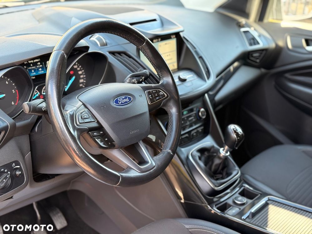 Ford Kuga 2.0 TDCi 2x4 Titanium - 11