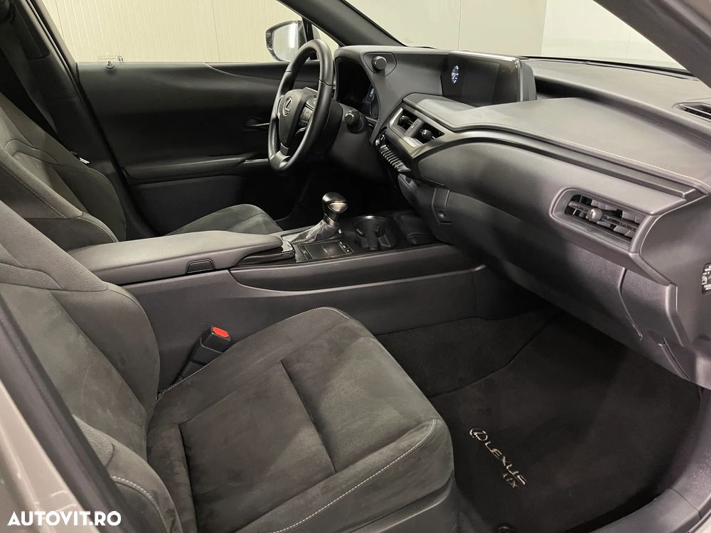 Lexus UX 250h Business Edition - 10