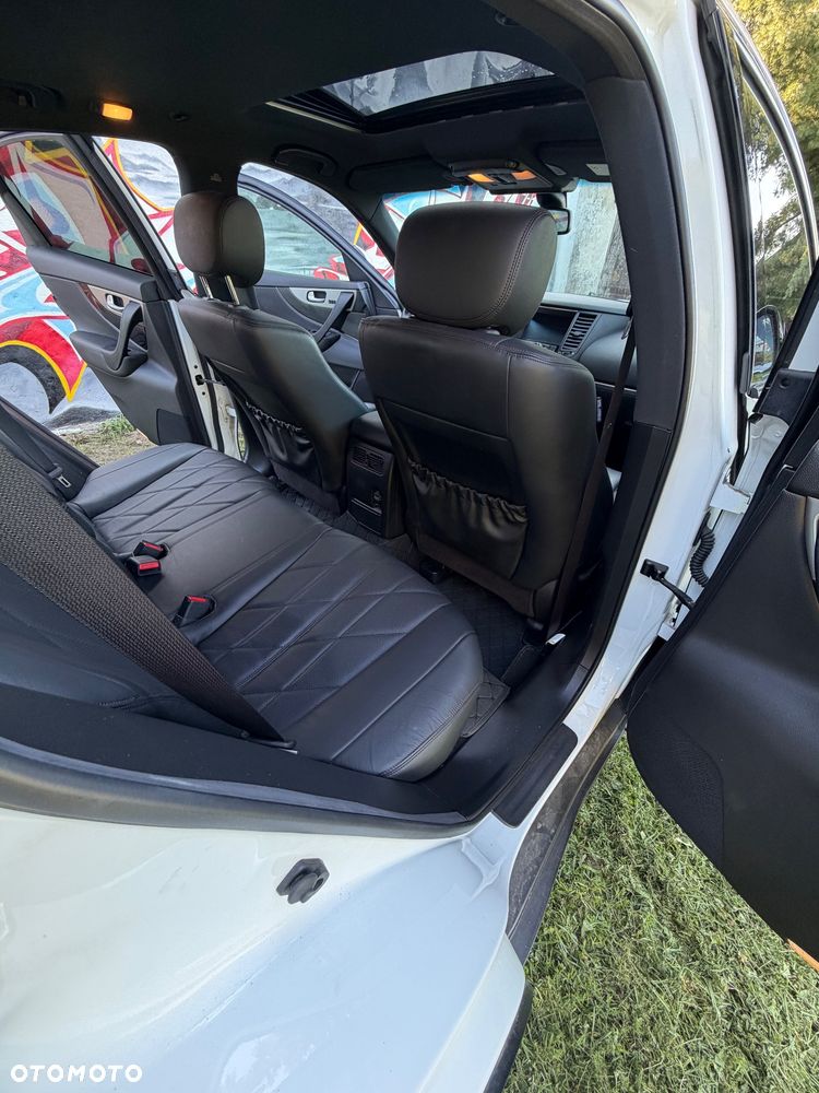 Infiniti Q70 - 13