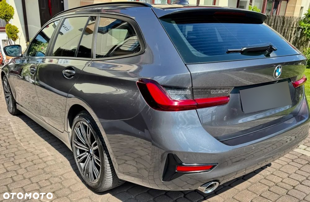 BMW Seria 3 320d Touring xDrive - 4