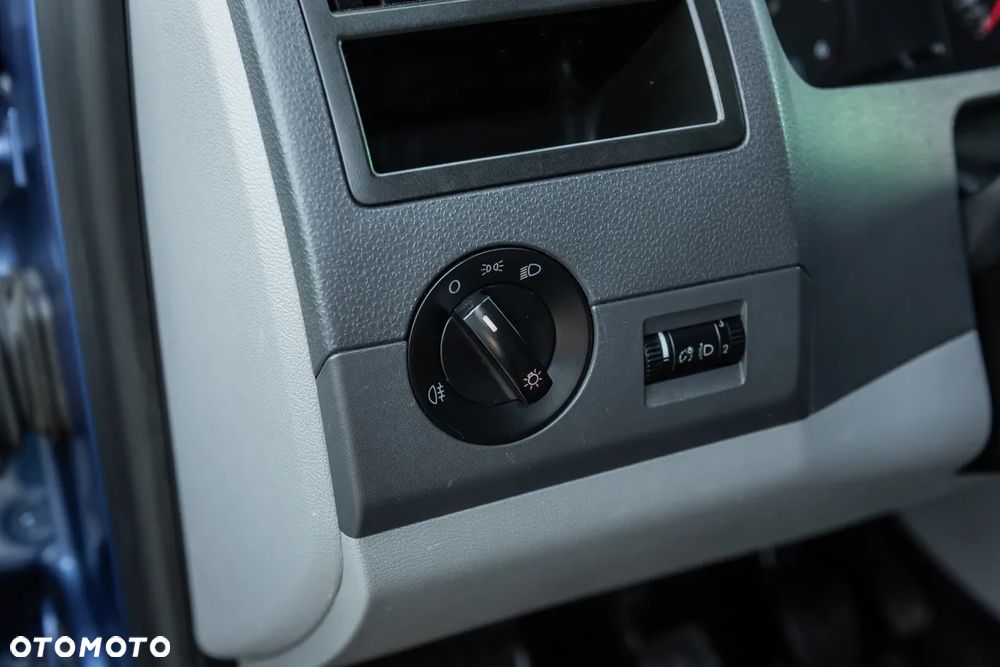 Volkswagen Caravelle - 18