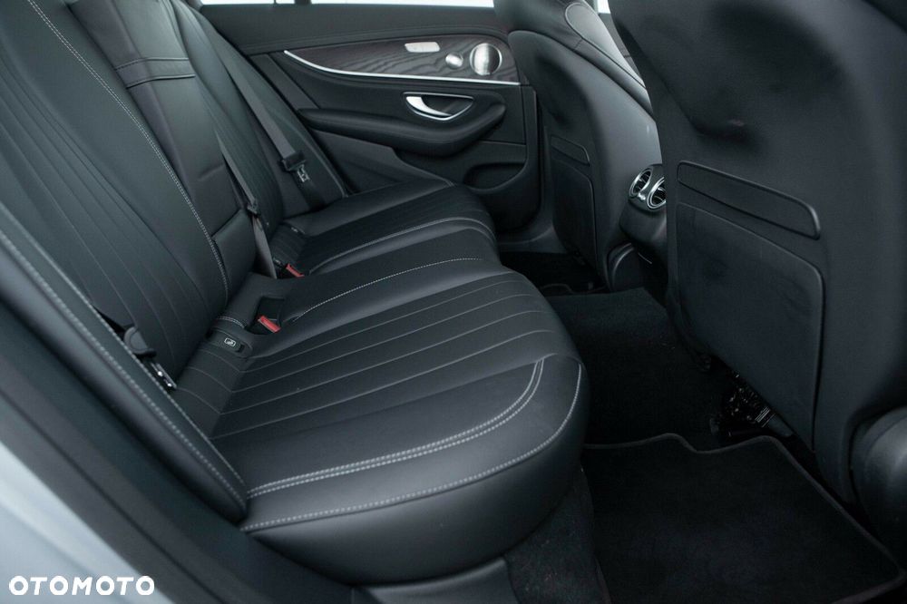 Mercedes-Benz Klasa E - 32