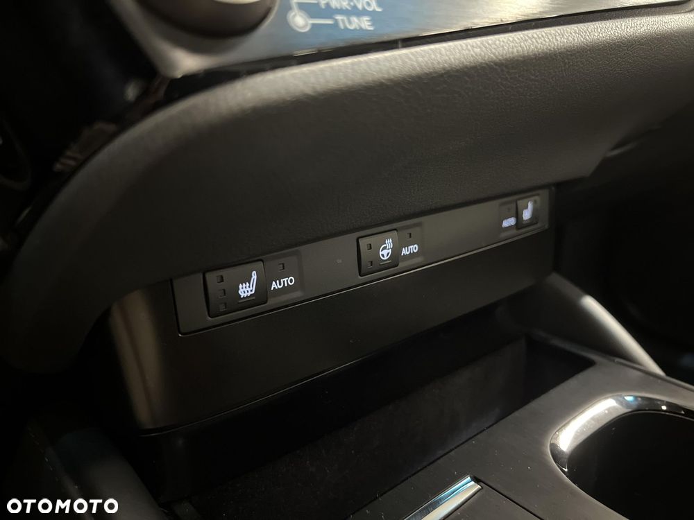 Lexus ES 300h Business Edition - 29