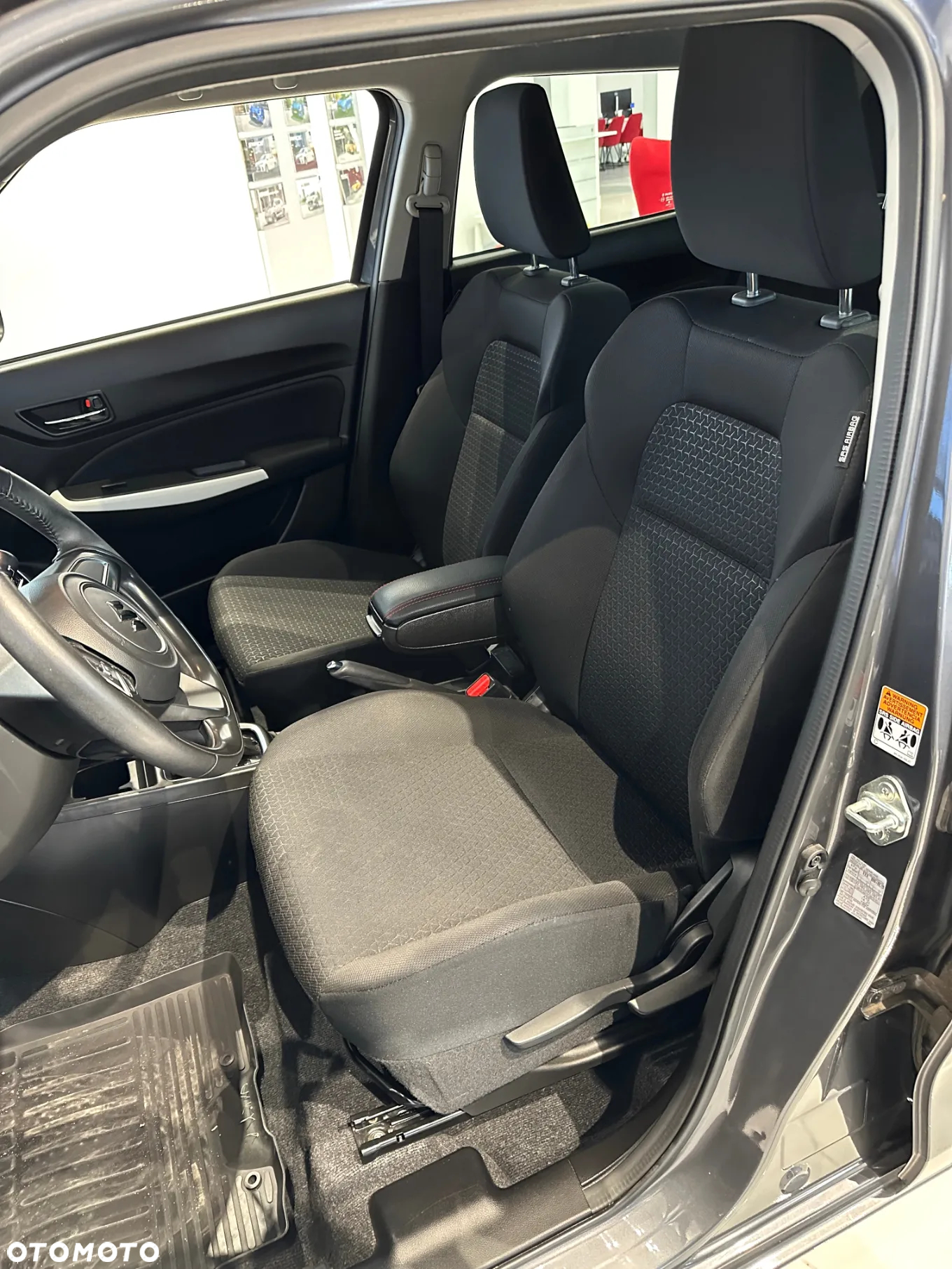 Suzuki Swift 1.2 Premium Plus CVT - 30