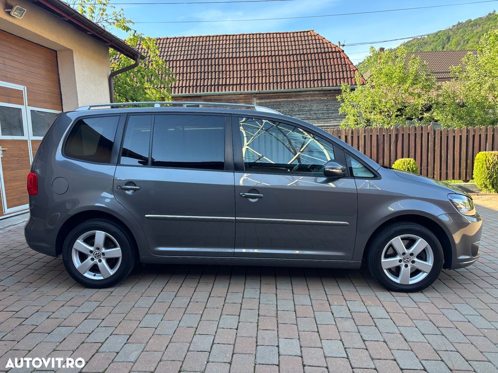 Volkswagen Touran 2.0 TDI DPF BlueMotion Technology DSG Highline - 3