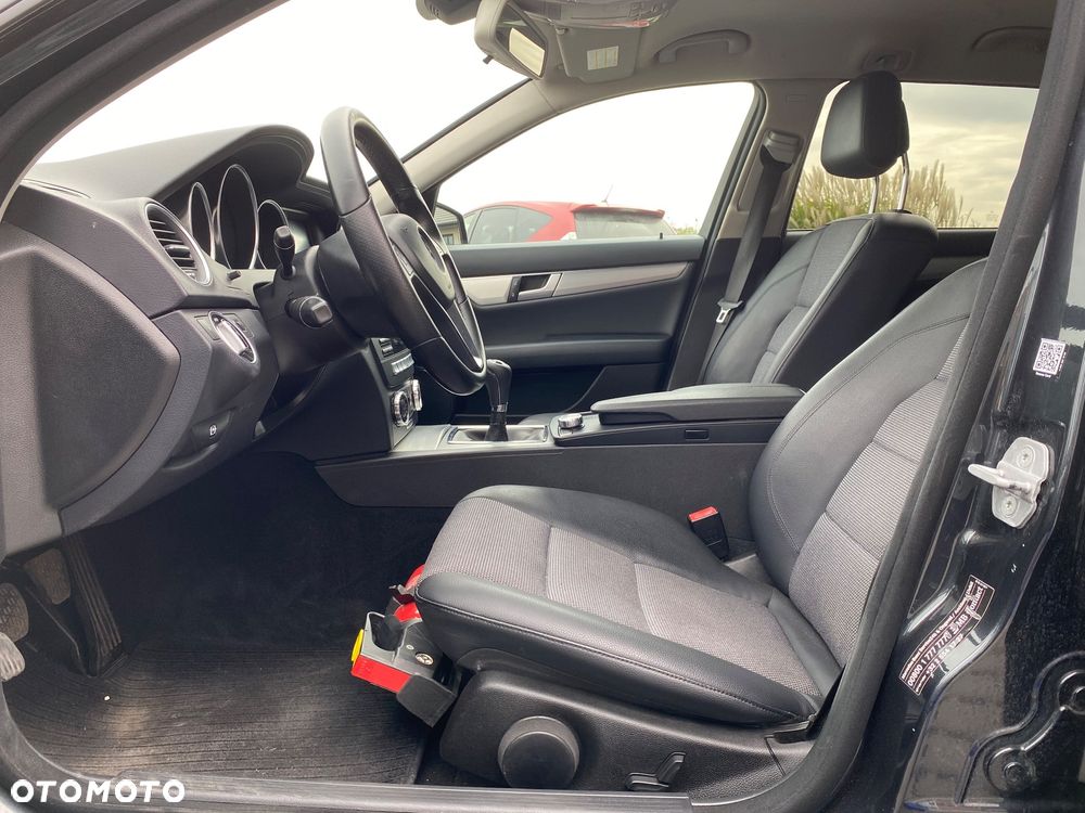 Mercedes-Benz Klasa C 180 T CDI Avantgarde Edition - 16