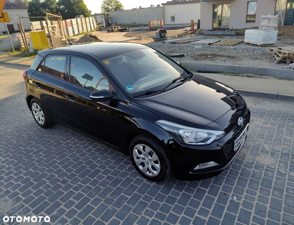 Hyundai i20 blue 1.2 - 12