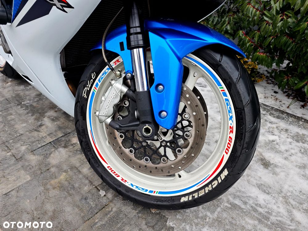 Suzuki GSX-R - 25