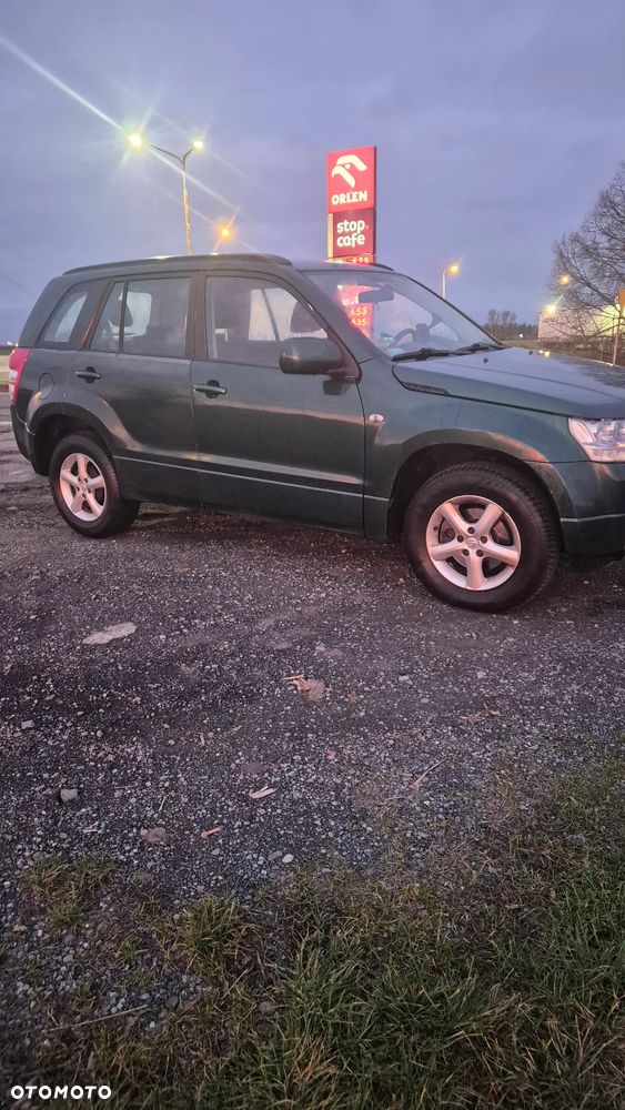 Suzuki Grand Vitara 2.0 Comfort + - 2