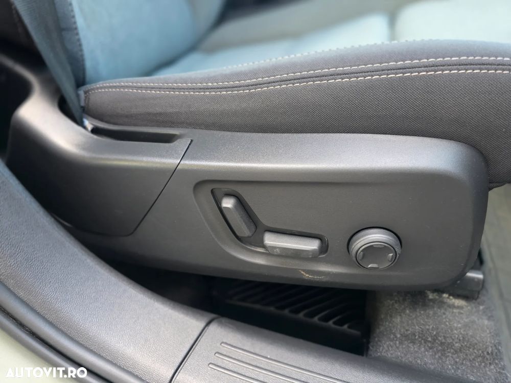 Volvo XC 40 B4 AT8 AWD Mild Hybrid Inscription - 31