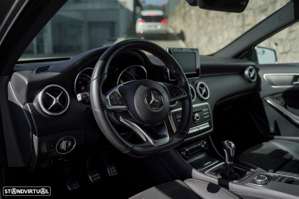 Mercedes-Benz A 180 d AMG Line - 31